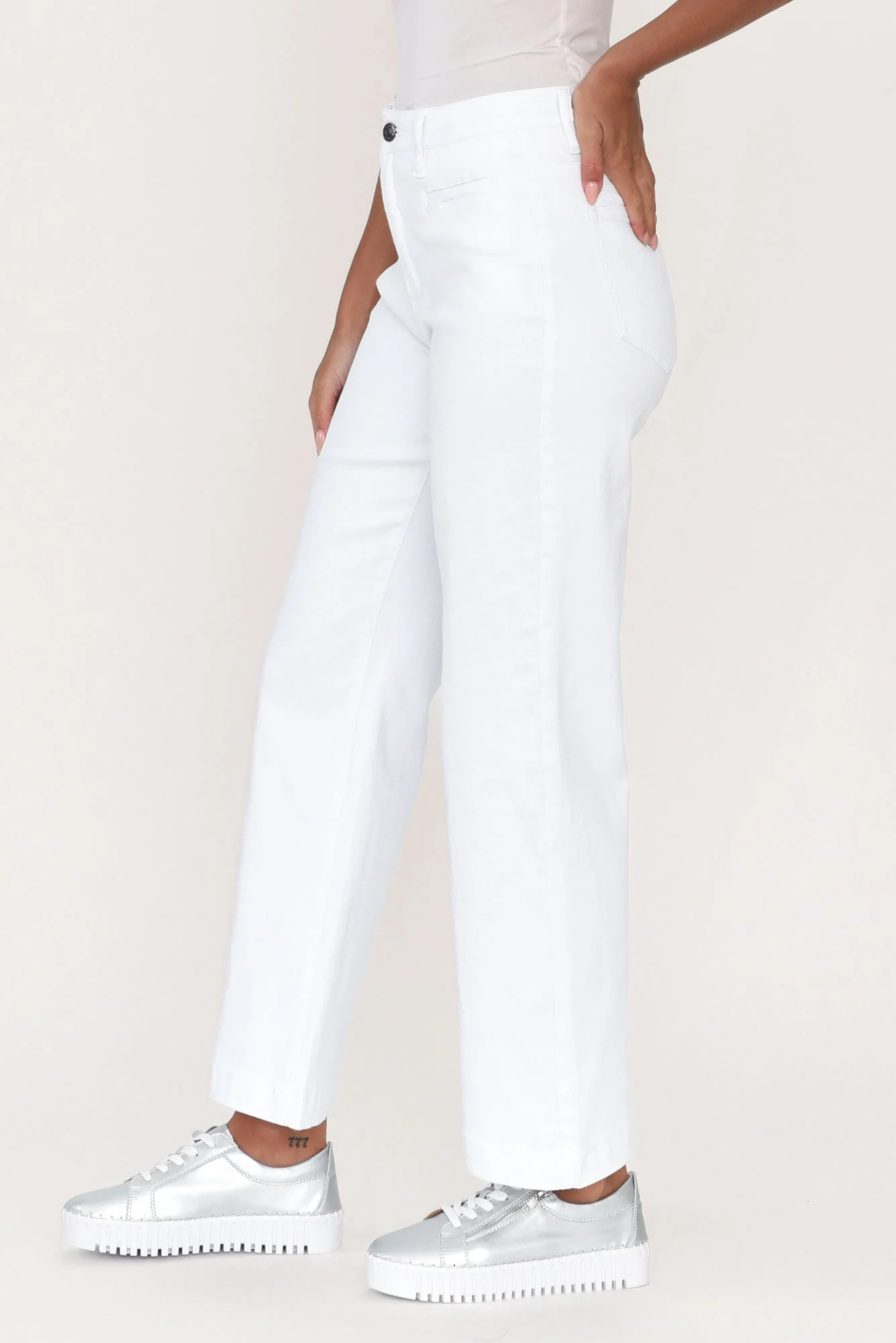 Retro White Wide Leg Jeans - Image 6