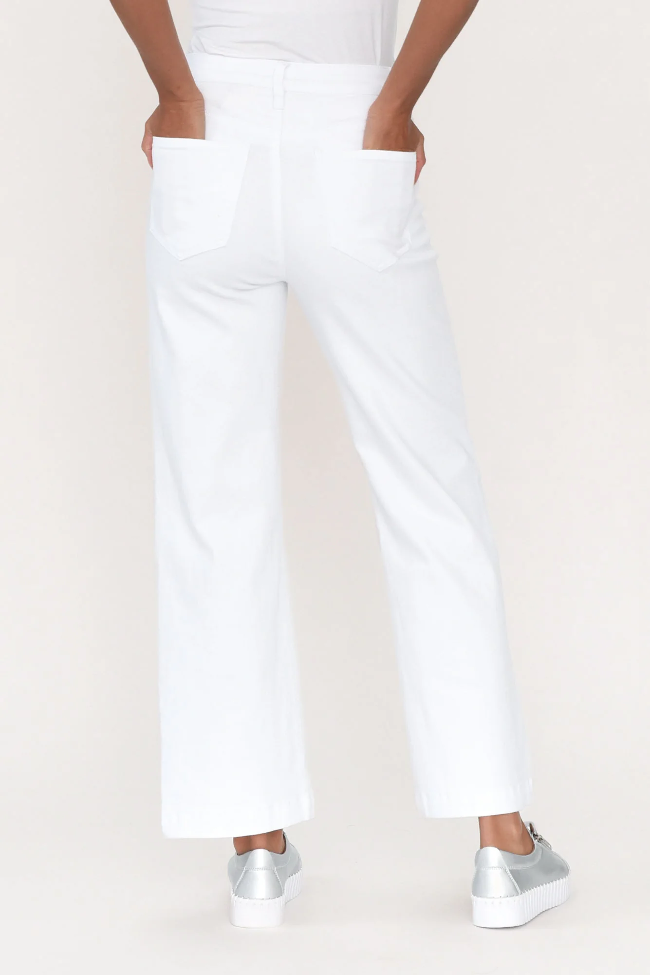 Retro White Wide Leg Jeans - Image 7