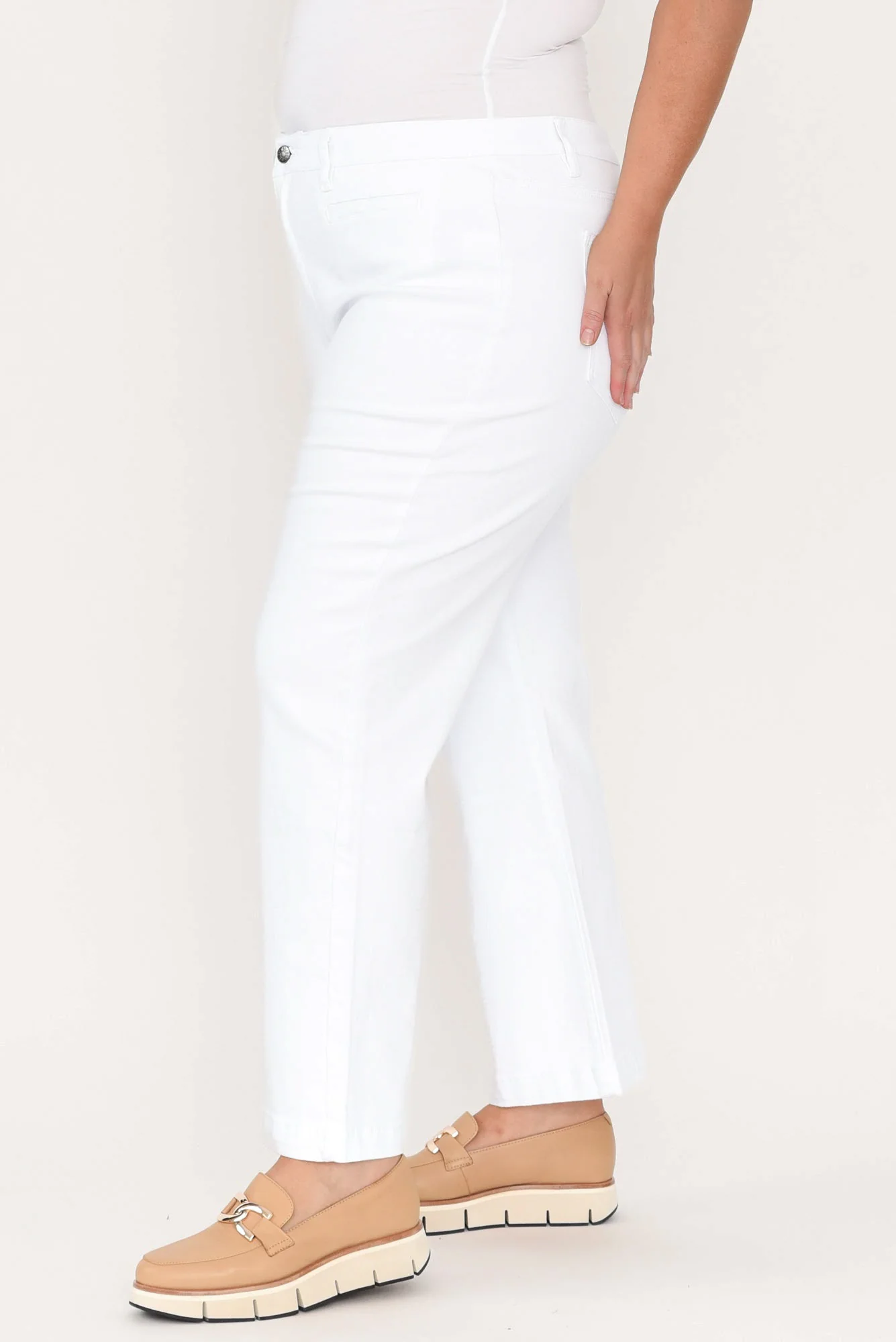 Retro White Wide Leg Jeans - Image 9